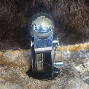 Chic Silver and Black Ice Crusher vintage (6000A)